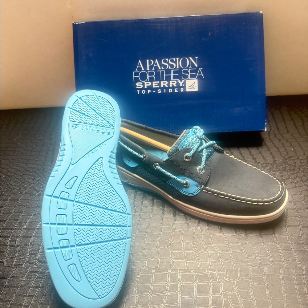 Sperry Women's Navy and Light Blue Boat Shoes